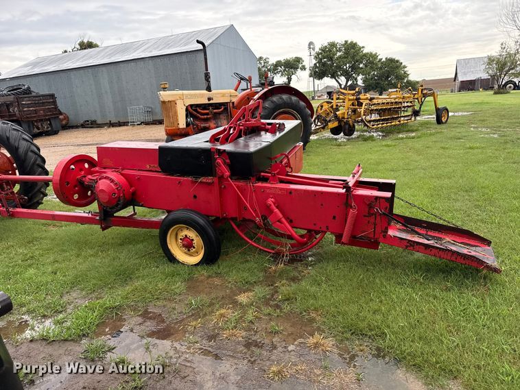 image for item FB6880 Massey Ferguson 12 small square baler