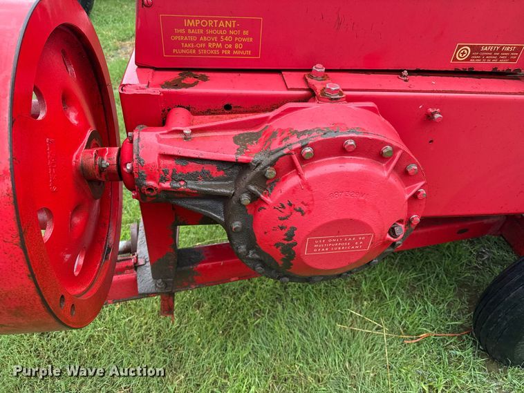 image for item FB6880 Massey Ferguson 12 small square baler