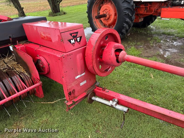 image for item FB6880 Massey Ferguson 12 small square baler