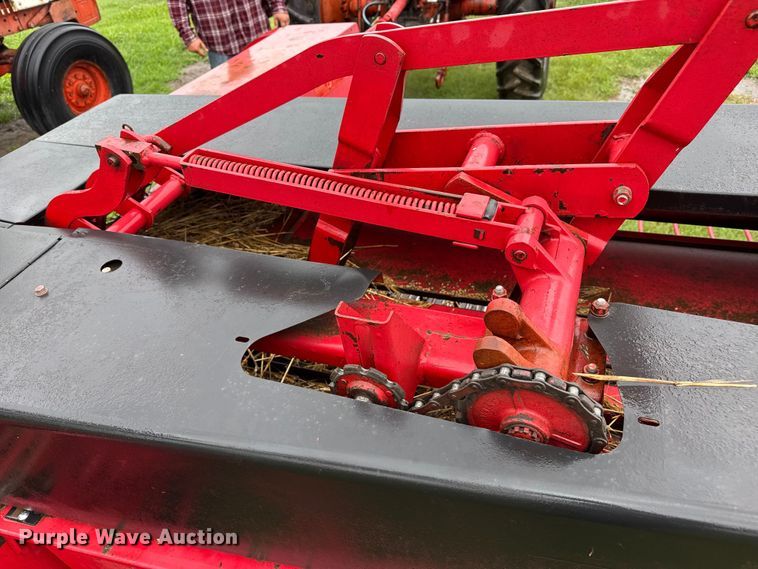 image for item FB6880 Massey Ferguson 12 small square baler