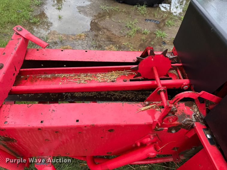 image for item FB6880 Massey Ferguson 12 small square baler