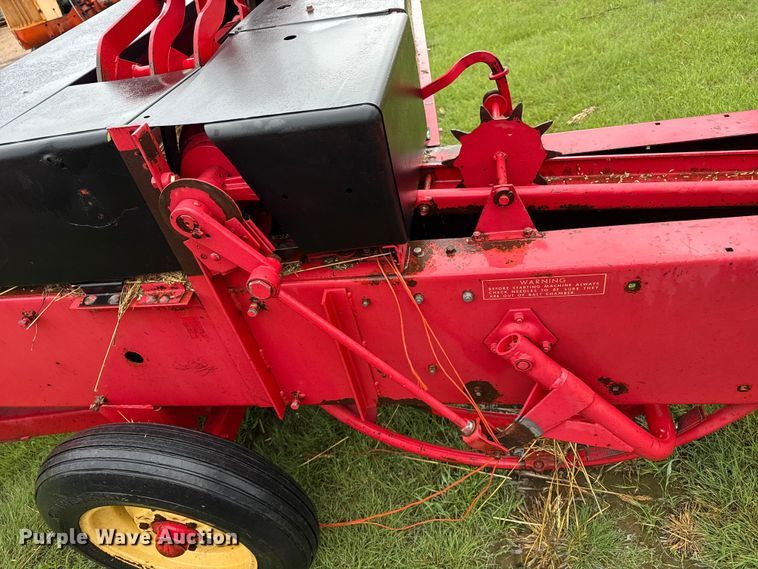 image for item FB6880 Massey Ferguson 12 small square baler