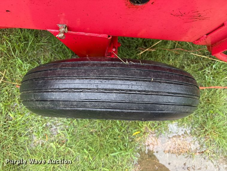 image for item FB6880 Massey Ferguson 12 small square baler