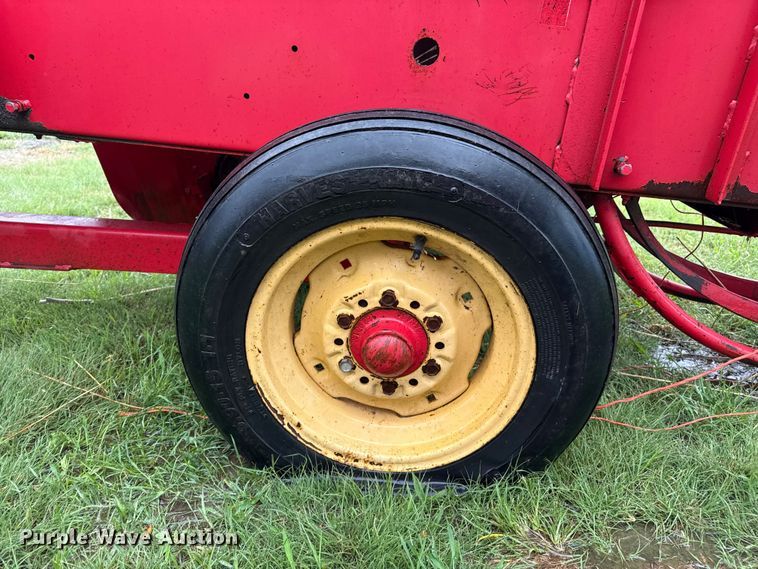 image for item FB6880 Massey Ferguson 12 small square baler