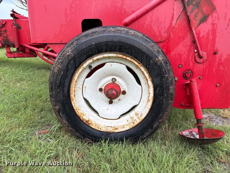 image for item FB6880 Massey Ferguson 12 small square baler