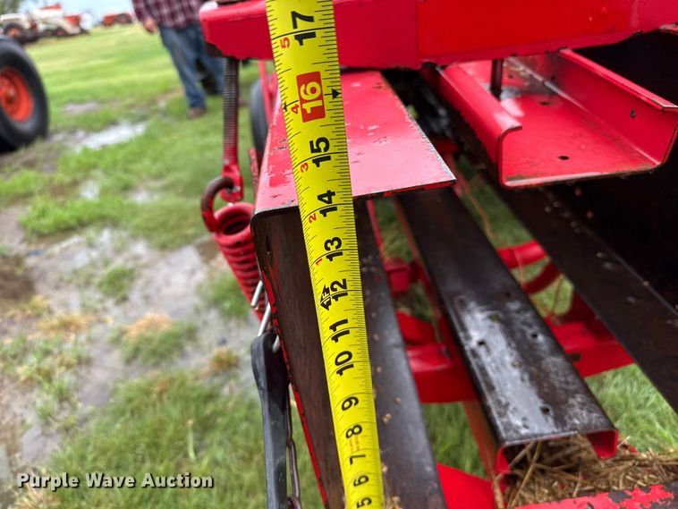 image for item FB6880 Massey Ferguson 12 small square baler