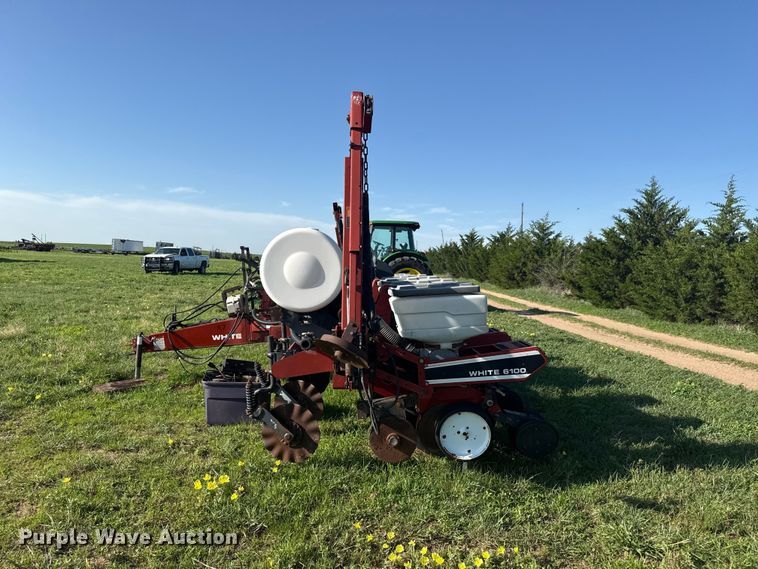 image for item FB6895 White 6100 no-till planter