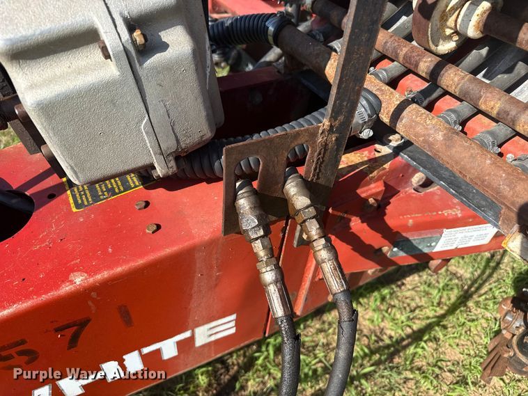 image for item FB6895 White 6100 no-till planter