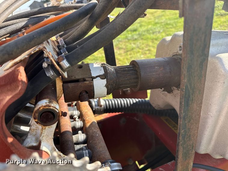 image for item FB6895 White 6100 no-till planter
