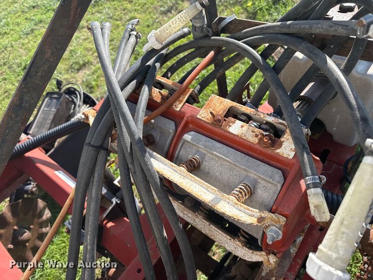 image for item FB6895 White 6100 no-till planter