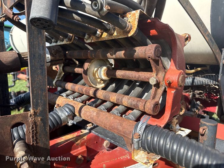 image for item FB6895 White 6100 no-till planter