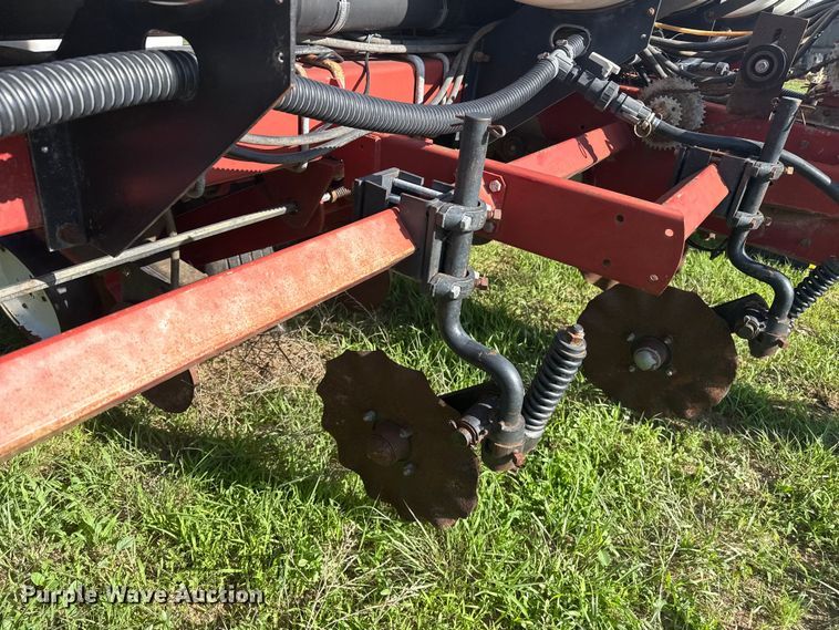 image for item FB6895 White 6100 no-till planter