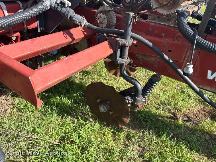 image for item FB6895 White 6100 no-till planter