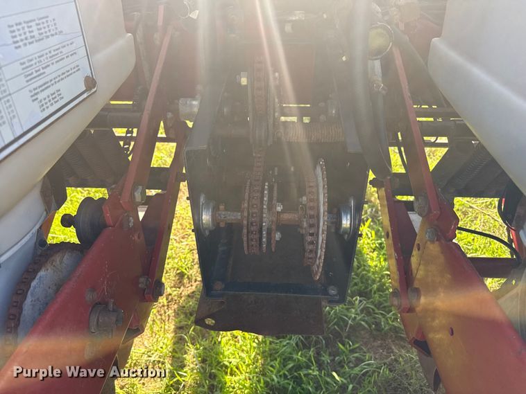 image for item FB6895 White 6100 no-till planter