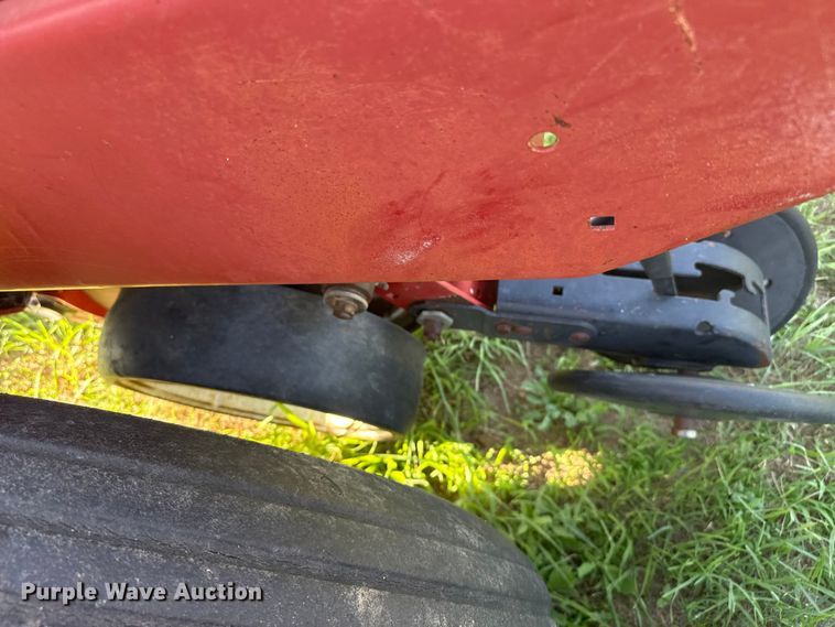 image for item FB6895 White 6100 no-till planter