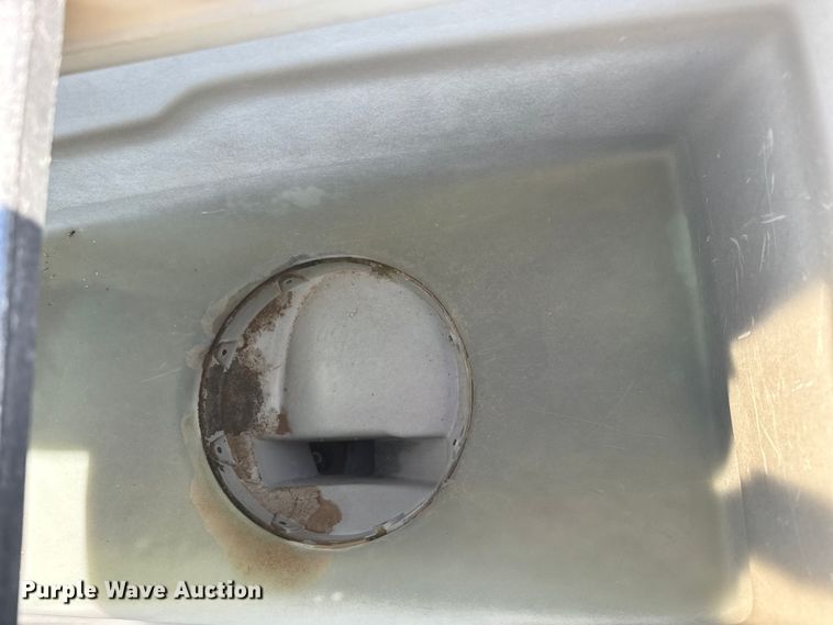 image for item FB6895 White 6100 no-till planter