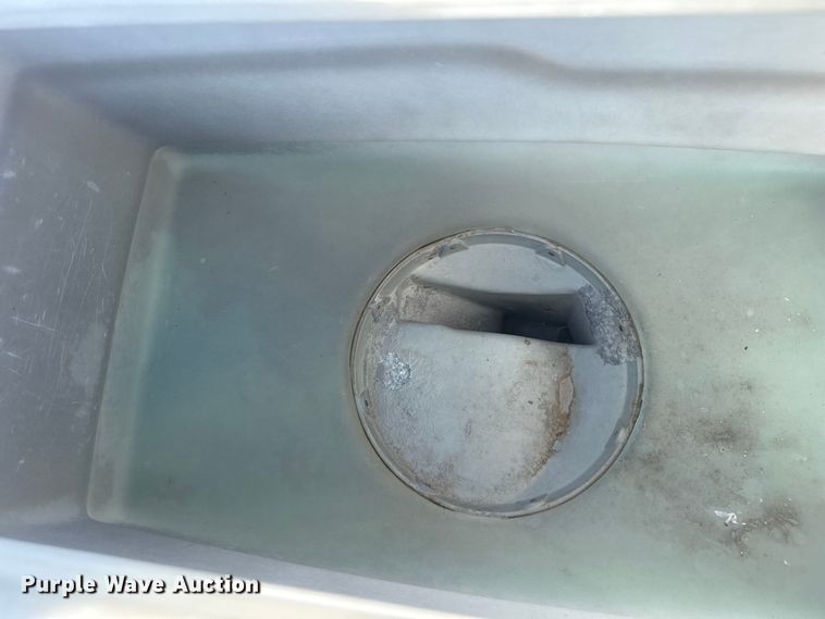 image for item FB6895 White 6100 no-till planter