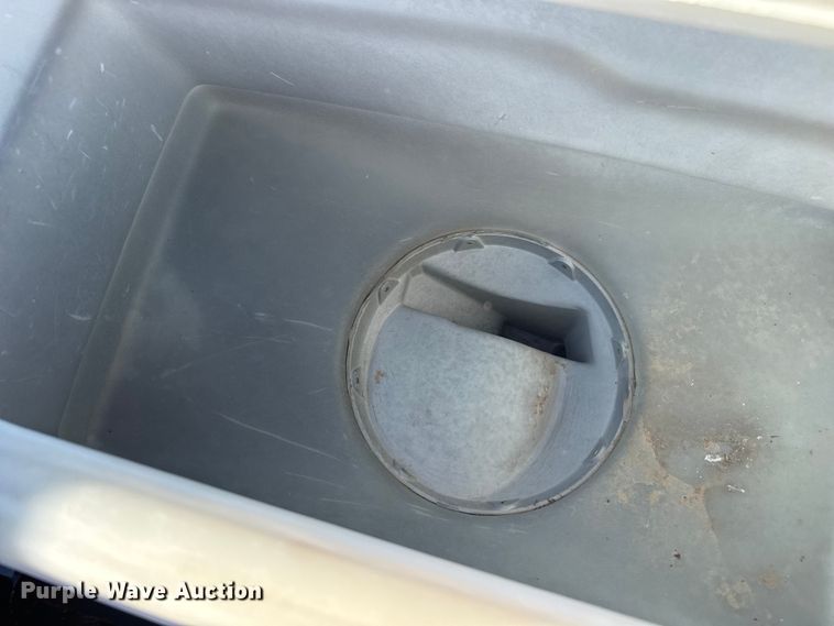 image for item FB6895 White 6100 no-till planter