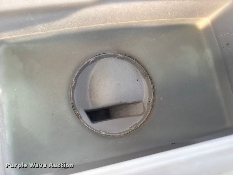 image for item FB6895 White 6100 no-till planter