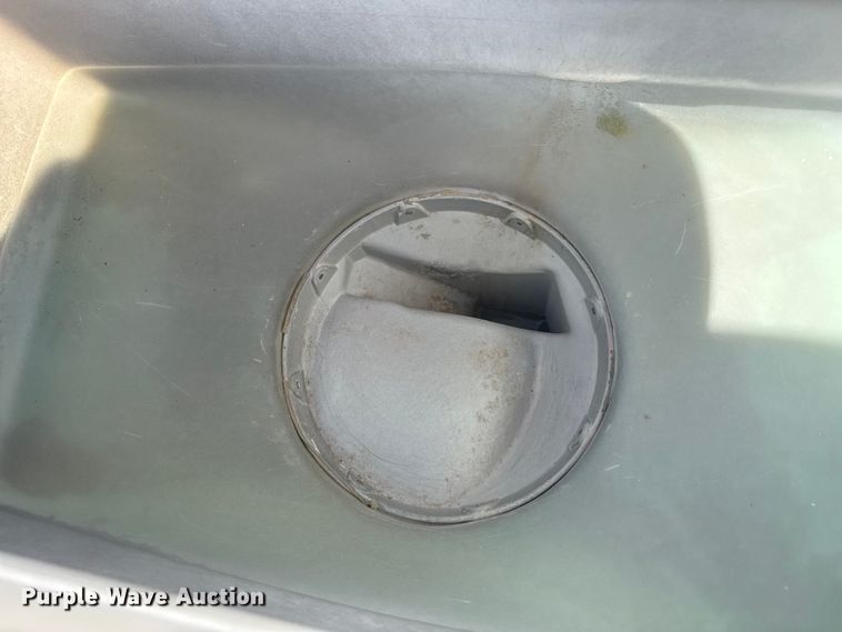 image for item FB6895 White 6100 no-till planter