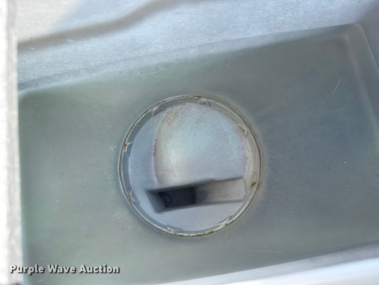 image for item FB6895 White 6100 no-till planter