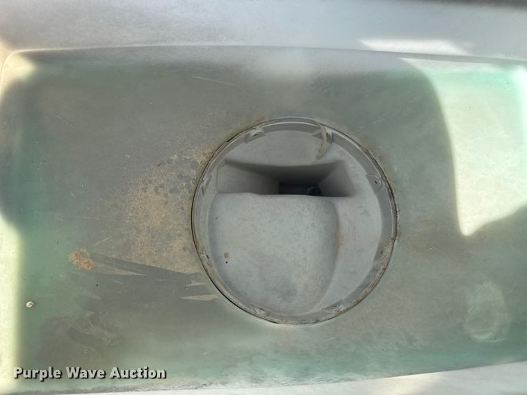 image for item FB6895 White 6100 no-till planter