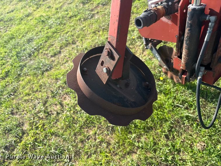 image for item FB6895 White 6100 no-till planter