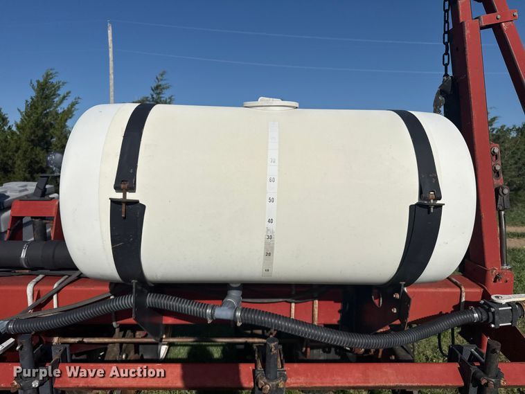 image for item FB6895 White 6100 no-till planter