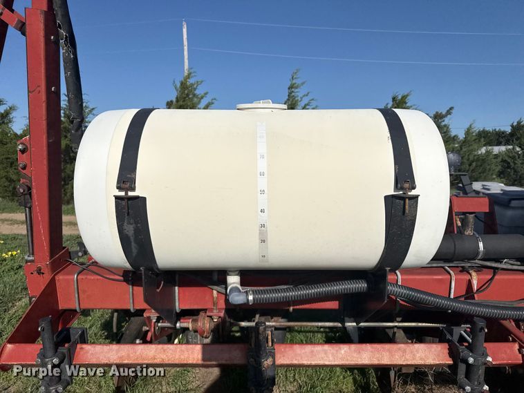 image for item FB6895 White 6100 no-till planter