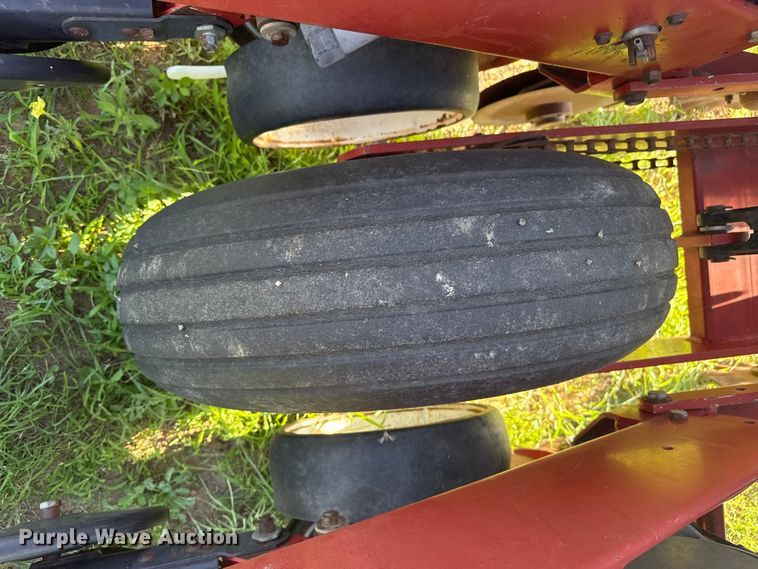 image for item FB6895 White 6100 no-till planter