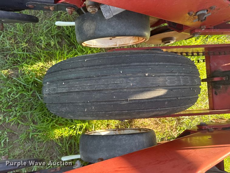 image for item FB6895 White 6100 no-till planter