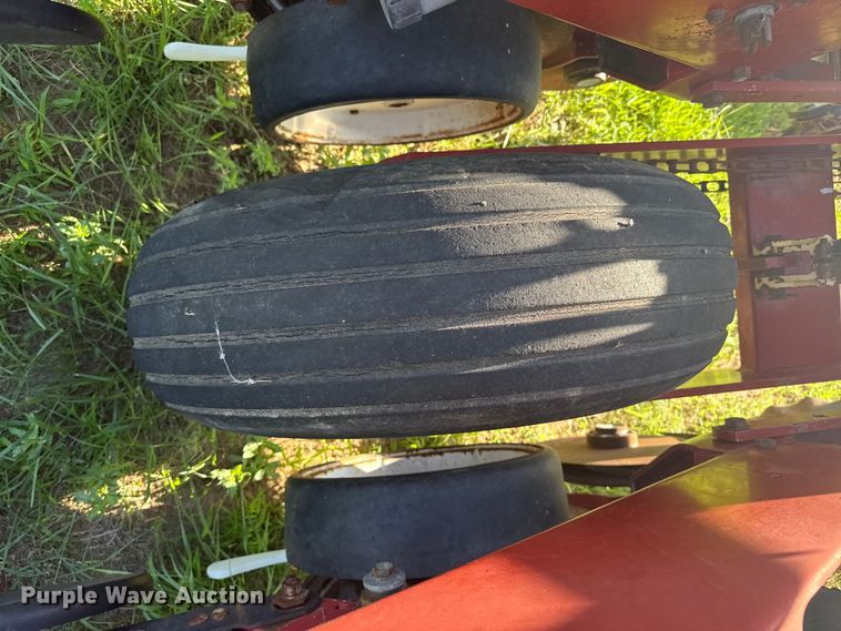 image for item FB6895 White 6100 no-till planter