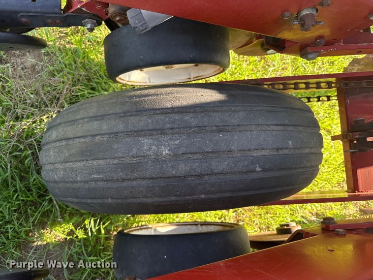 image for item FB6895 White 6100 no-till planter