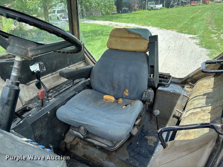 image for item FC1765 1989 Deutz-Allis 9190 MFWD tractor