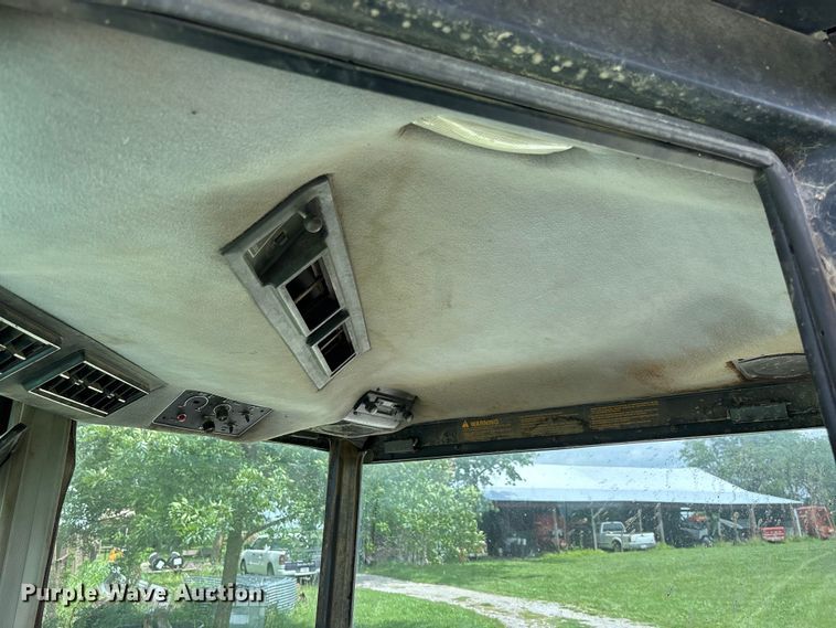 image for item FC1765 1989 Deutz-Allis 9190 MFWD tractor