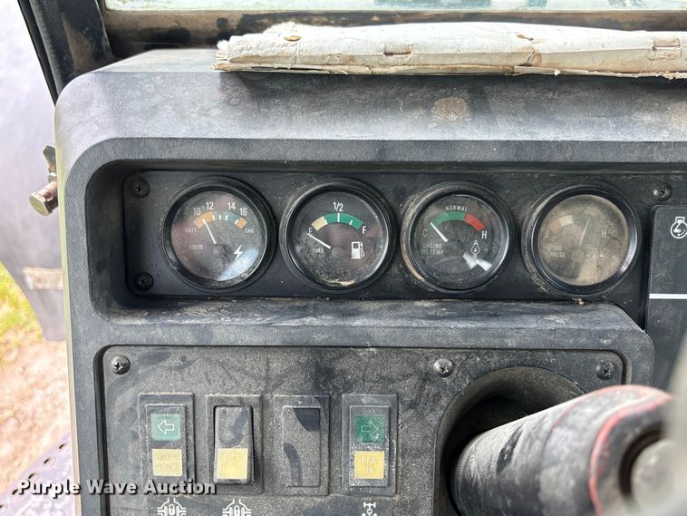 image for item FC1765 1989 Deutz-Allis 9190 MFWD tractor