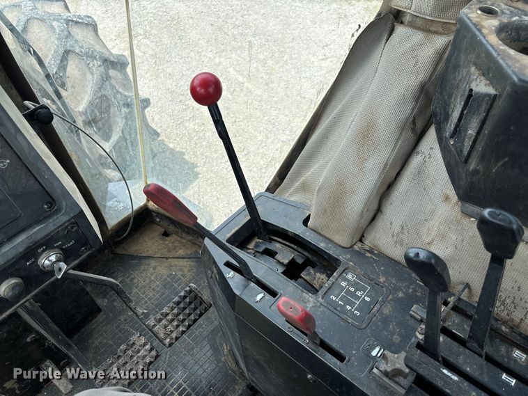 image for item FC1765 1989 Deutz-Allis 9190 MFWD tractor