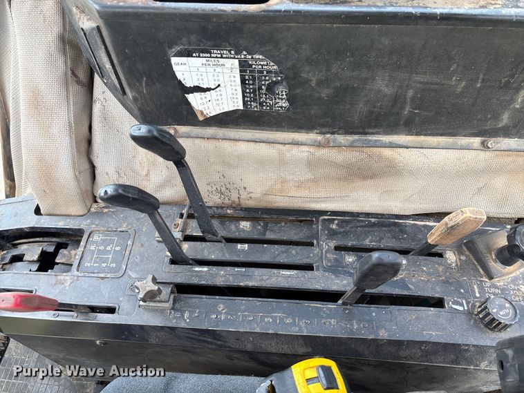 image for item FC1765 1989 Deutz-Allis 9190 MFWD tractor