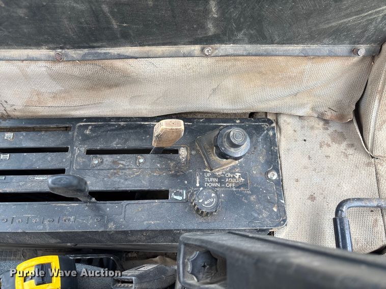 image for item FC1765 1989 Deutz-Allis 9190 MFWD tractor