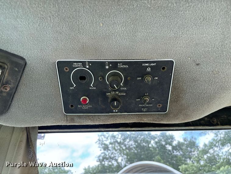 image for item FC1765 1989 Deutz-Allis 9190 MFWD tractor
