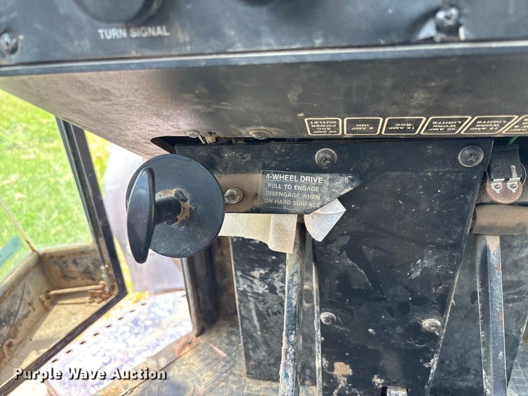 image for item FC1765 1989 Deutz-Allis 9190 MFWD tractor