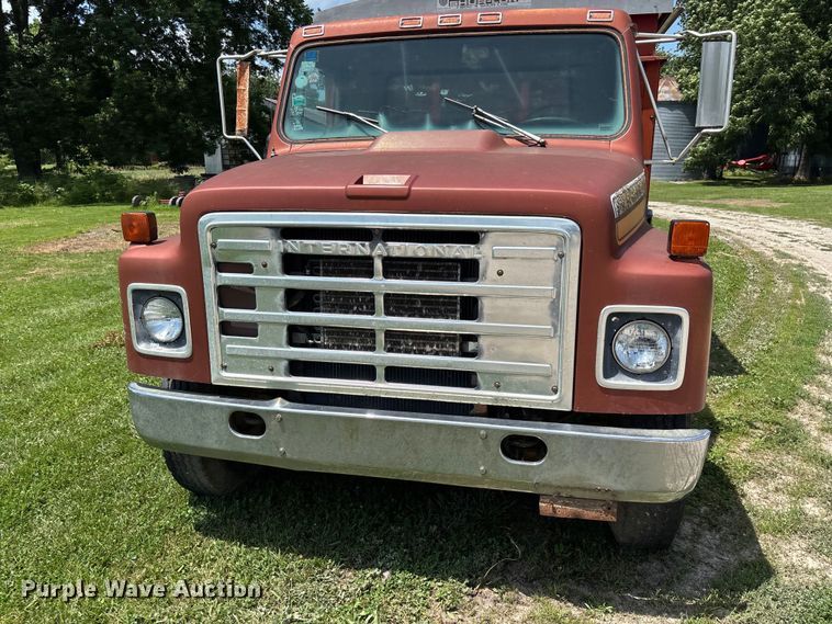 image for item FC1767 1979 International 1724 grain truck