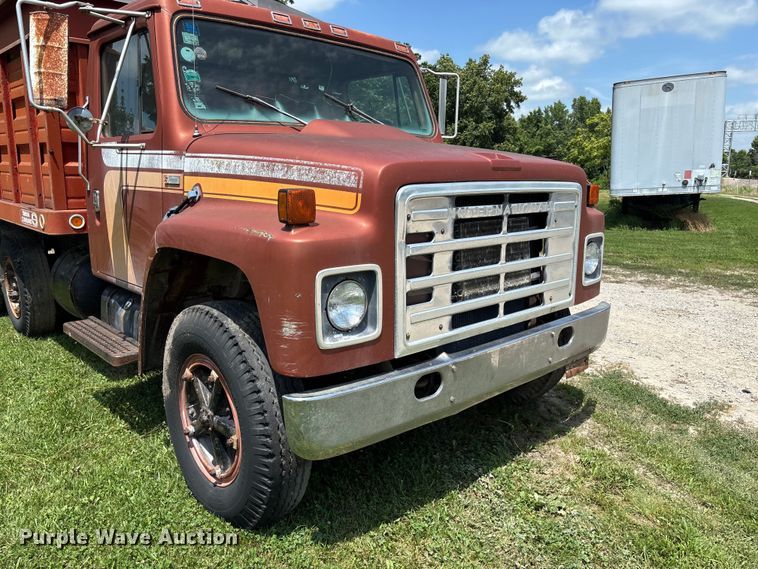 image for item FC1767 1979 International 1724 grain truck