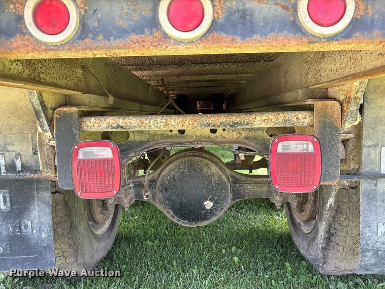 image for item FC1767 1979 International 1724 grain truck