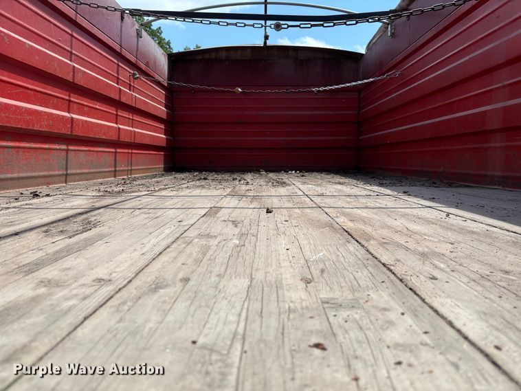 image for item FC1767 1979 International 1724 grain truck