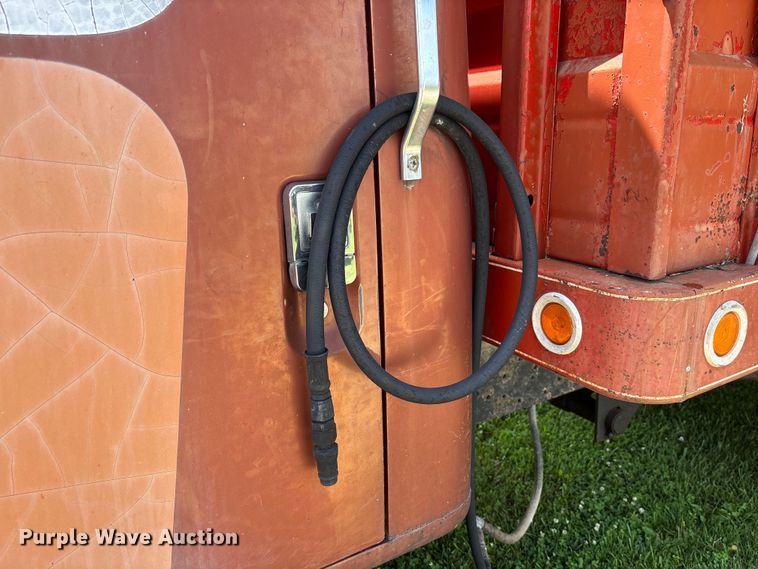 image for item FC1767 1979 International 1724 grain truck