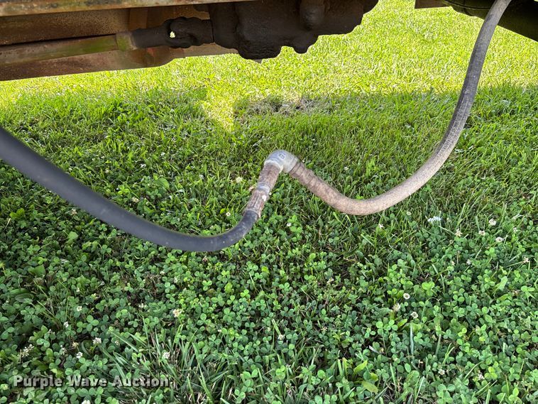 image for item FC1767 1979 International 1724 grain truck