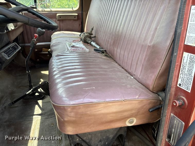 image for item FC1767 1979 International 1724 grain truck