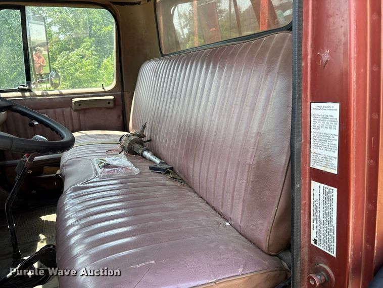 image for item FC1767 1979 International 1724 grain truck