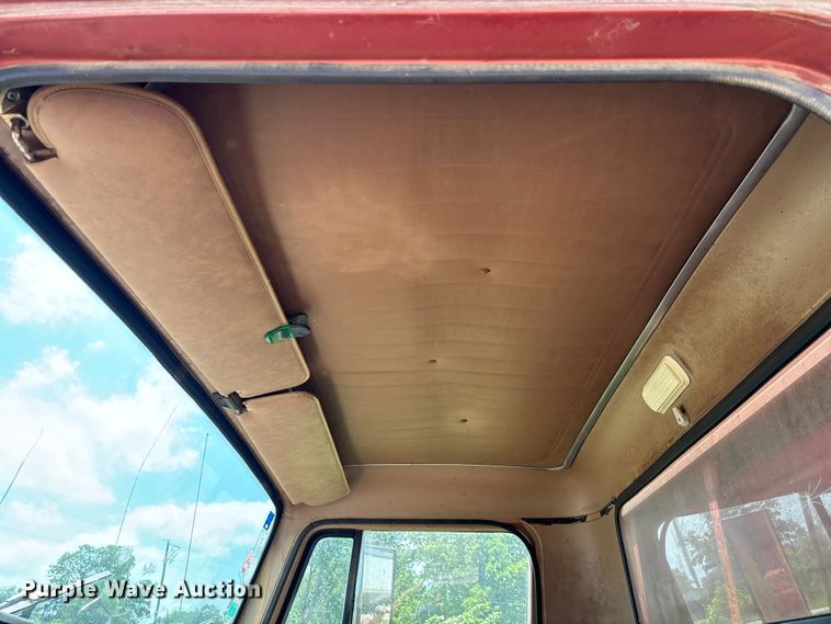 image for item FC1767 1979 International 1724 grain truck
